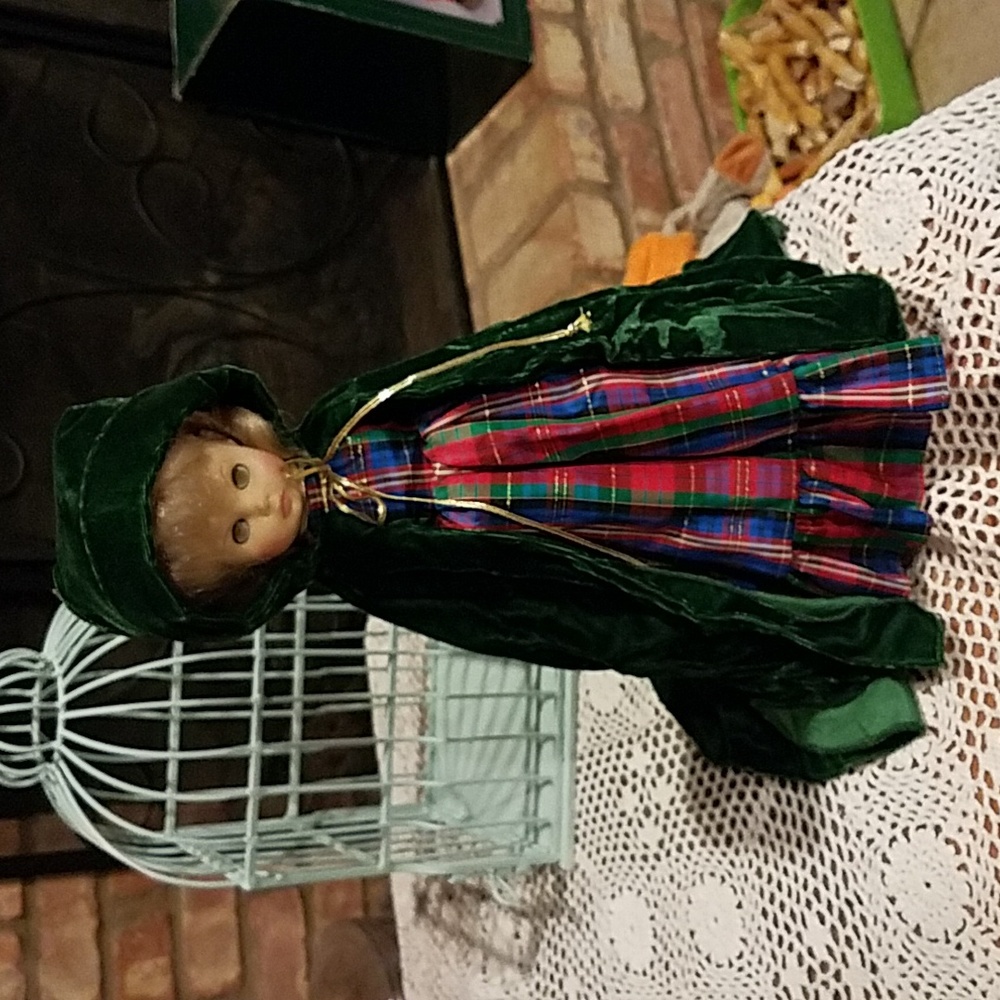 VINTAGE 1980'S ROYAL HOUSE OF DOLLS